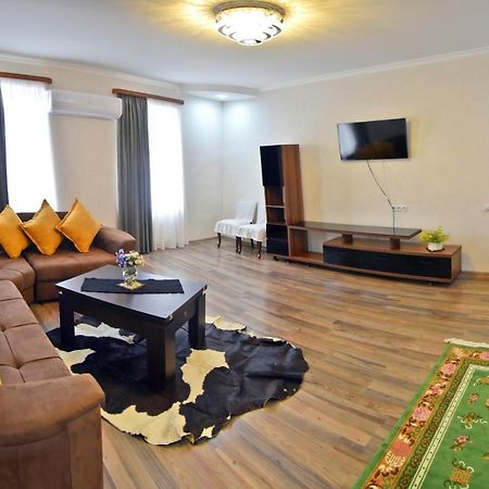 Robo Apartment Tbilisi Esterno foto